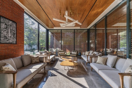 Light Through the Wall: Indian House Interiors Shaped by Brick Jali Light Through the Wall: Indian House Interiors Shaped by Brick Jali - Image 12 of 18
