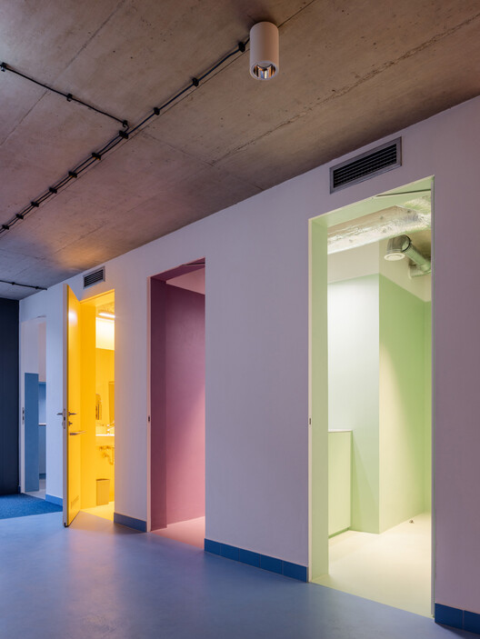 Centro Cultural e Comunitário Stará Hasička / schwerpunkt. - Imagem 4 de 58