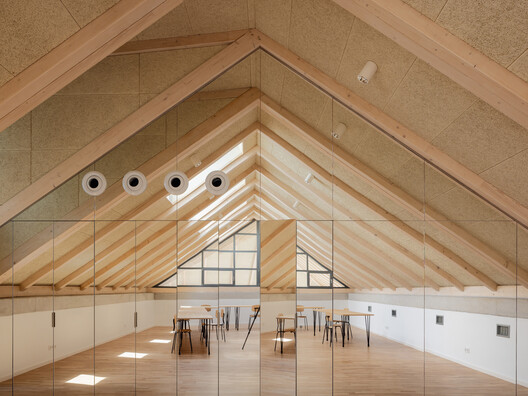 Centro Cultural e Comunitário Stará Hasička / schwerpunkt. - Imagem 11 de 58