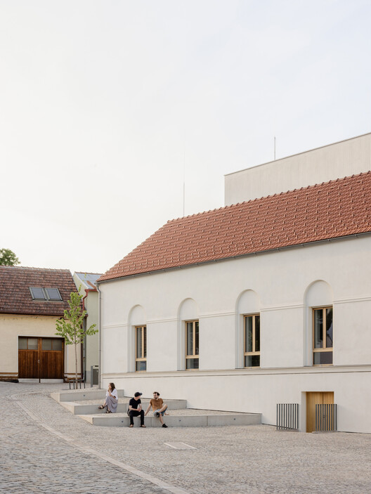 Centro Cultural e Comunitário Stará Hasička / schwerpunkt. - Fotografia de Exterior