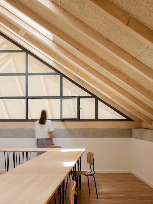 Centro Cultural e Comunitário Stará Hasička / schwerpunkt. - Fotografia de Interiores, Madeira, Viga