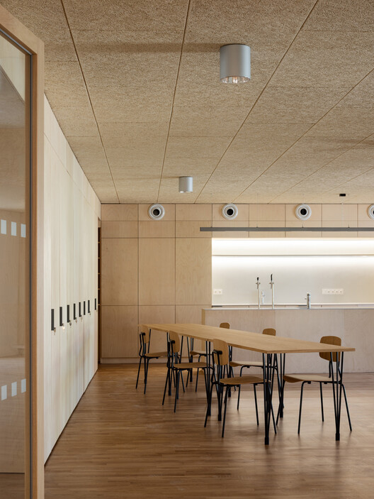 Centro Cultural e Comunitário Stará Hasička / schwerpunkt. - Fotografia de Interiores, Madeira