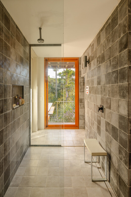 Residência em Campos do Jordão / Gil Mello Arquitetura - Interior Photography, Bathroom, Brick, Concrete