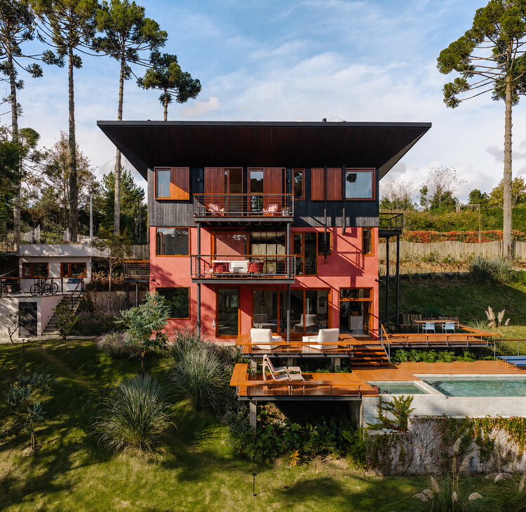 Residência em Campos do Jordão / Gil Mello Arquitetura - Houses
