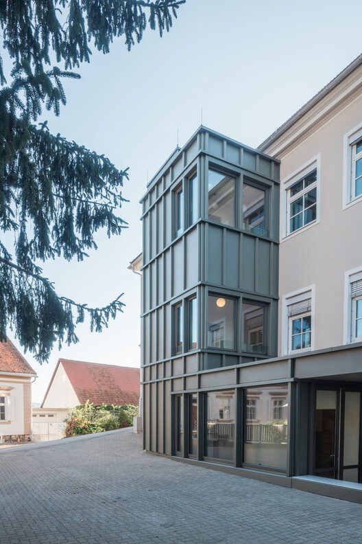 Primary School Straden / Gangoly & Kristiner Architects - Exterior Photography, Facade, Balcony