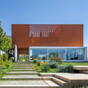 Az-Boroun Villa / CROSSARCHITECTURE - Houses
