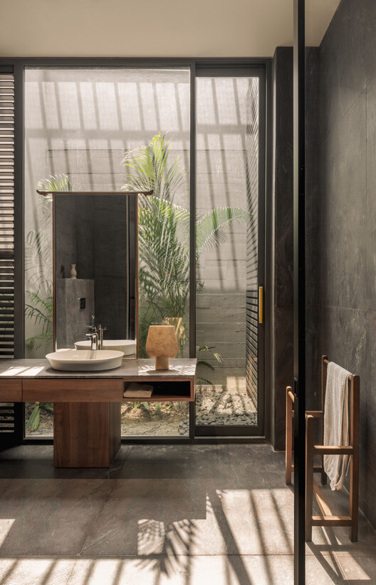 La Casa del Continuo / Squelette Design La Casa del Continuo / Squelette Design - Fotografía interior, Baño, Madera, Iluminación, Sillas