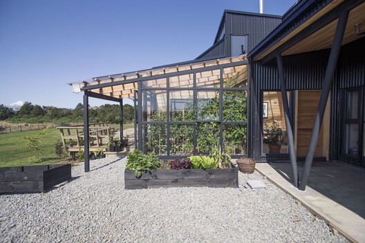 Building on Volcanic Ground: Architecture's Response to Volcanic Landscapes - Image 7 of 22