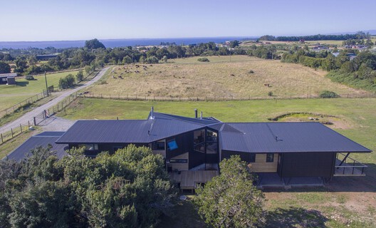 Building on Volcanic Ground: Architecture's Response to Volcanic Landscapes - Image 5 of 22