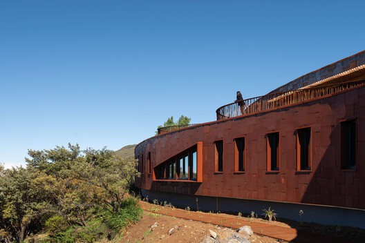 Building on Volcanic Ground: Architecture's Response to Volcanic Landscapes - Image 15 of 22