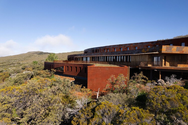 Building on Volcanic Ground: Architecture's Response to Volcanic Landscapes - Featured Image