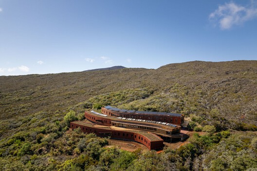 Building on Volcanic Ground: Architecture's Response to Volcanic Landscapes - Image 6 of 22