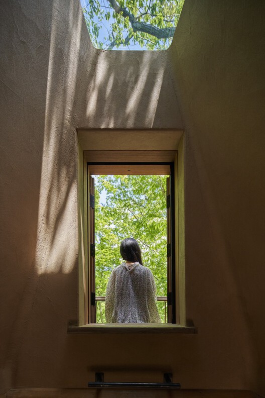 Building on Volcanic Ground: Architecture's Response to Volcanic Landscapes - Image 10 of 22