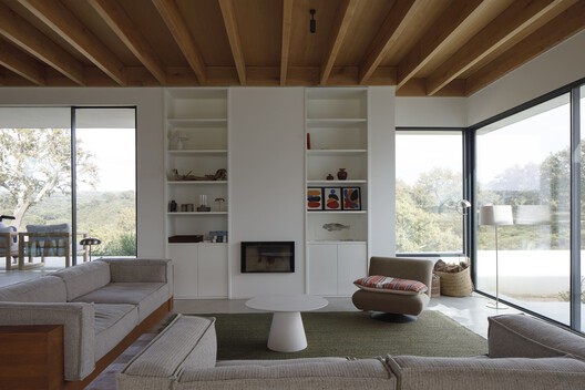 Melides MG House / Pereira Miguel Arquitectos Melides MG House / Pereira Miguel Arquitectos - Interior Photography, Living Room, Wood, Shelving, Table, Chair