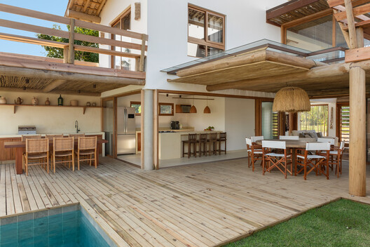 Vila Marebo / Frederico Zanelato | Arquitetos Vila Marebo / Frederico Zanelato | Arquitetos - Exterior Photography, Wood, Door, Deck, Balcony, Beam