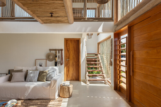 Vila Marebo / Frederico Zanelato | Arquitetos Vila Marebo / Frederico Zanelato | Arquitetos - Interior Photography, Living Room, Wood, Door, Chair, Beam