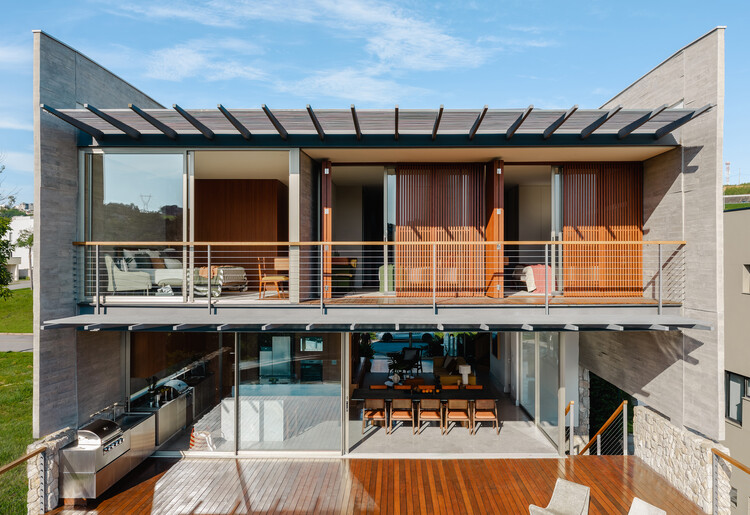 Matriz House / Estúdio Zargos - Exterior Photography, Balcony, Handrail, Deck