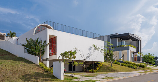 House JF / AAA_Azevedo Agência de Arquitetura - Exterior Photography, Stairs, Balcony, Courtyard