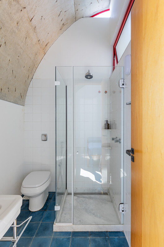House JF / AAA_Azevedo Agência de Arquitetura - Interior Photography, Bathroom, Sink, Toilet, Shower