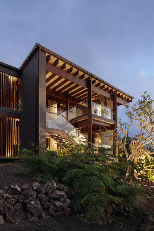 Finch Bay Hotel / Alfredo Ribadeneira Arquitectos Finch Bay Hotel / Alfredo Ribadeneira Arquitectos - Exterior Photography, Wood, Balcony, Beam