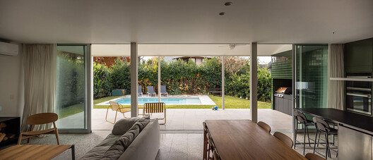 Rio house / bracamonteyerba - Interior Photography, Living Room, Door, Courtyard