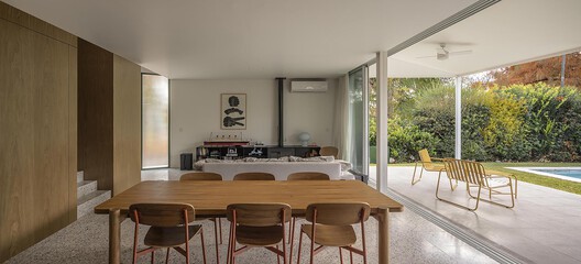 Rio house / bracamonteyerba - Interior Photography, Dining room, Wood, Table, Chair, Door