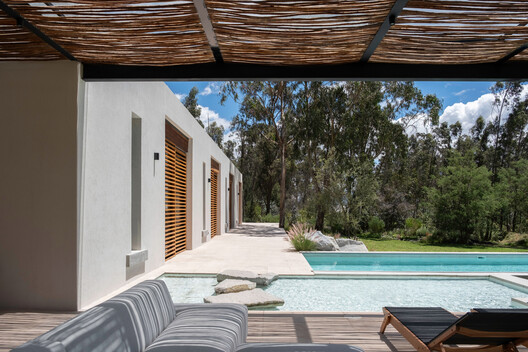 Villa "San Isidro" / MACCCONSTRUCCIONES / APLUS Villa "San Isidro" / MACCCONSTRUCCIONES / APLUS - Exterior Photography, Garden, Courtyard
