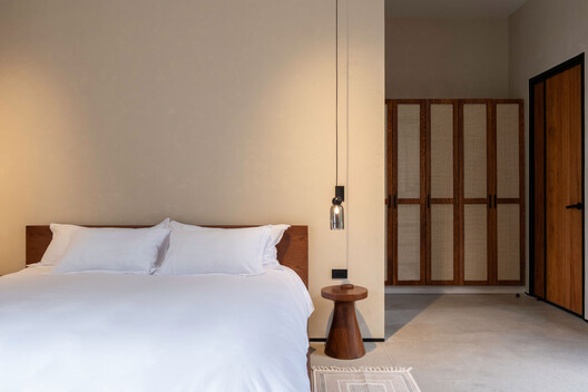 Villa "San Isidro" / MACCCONSTRUCCIONES / APLUS Villa "San Isidro" / MACCCONSTRUCCIONES / APLUS - Interior Photography, Bedroom, Wood, Bed, Lighting