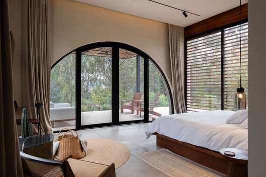 Villa "San Isidro" / MACCCONSTRUCCIONES / APLUS Villa "San Isidro" / MACCCONSTRUCCIONES / APLUS - Interior Photography, Bedroom, Wood, Bed, Lighting