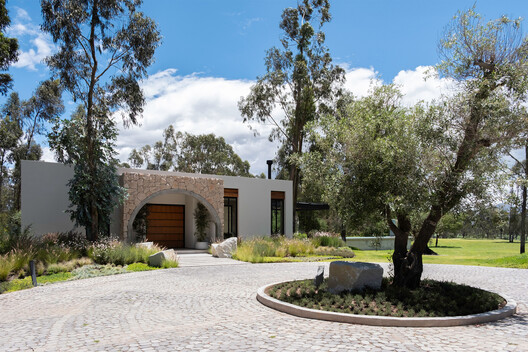 Villa "San Isidro" / MACCCONSTRUCCIONES / APLUS Villa "San Isidro" / MACCCONSTRUCCIONES / APLUS - Exterior Photography, Garden, Courtyard