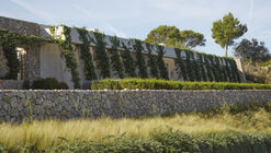 Son Llodrà House: Merge into the Landscape / Bastidas Architecture