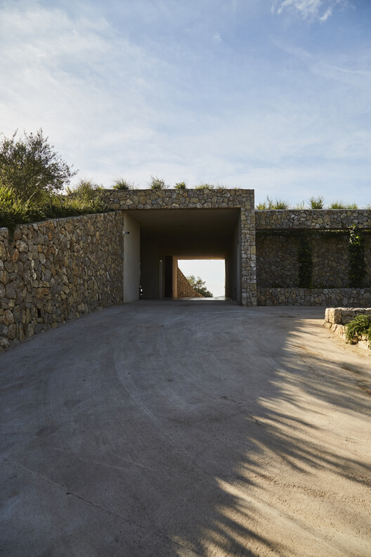 Son Llodrà House: Merge into the Landscape / Bastidas Architecture - Image 15 of 21