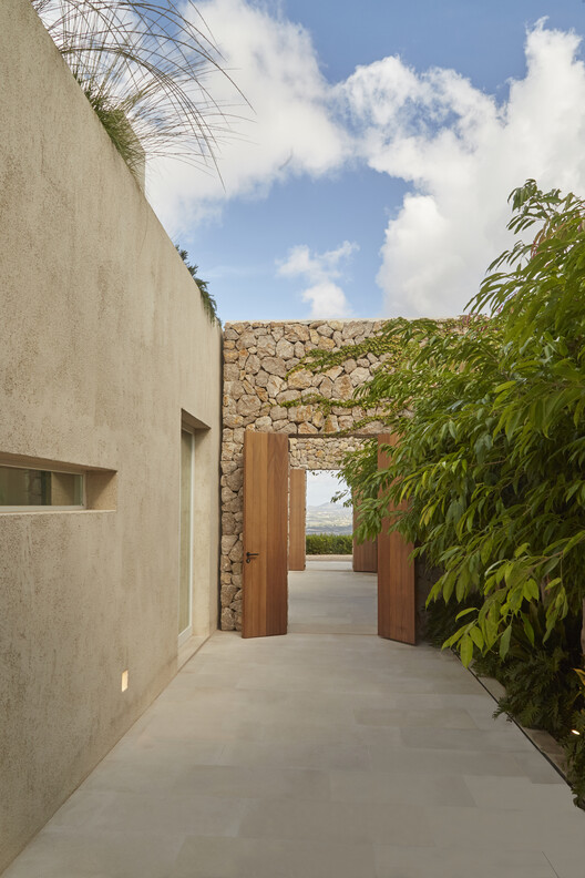 Son Llodrà House: Merge into the Landscape / Bastidas Architecture - Exterior Photography, Concrete, Garden, Courtyard