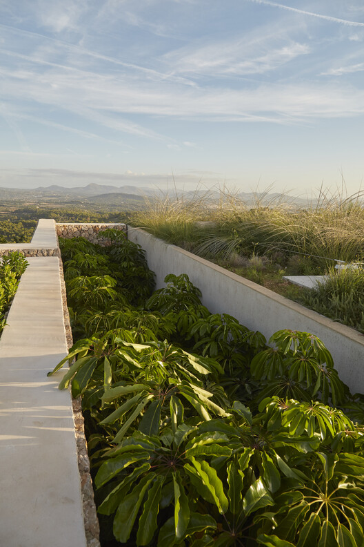 Son Llodrà House: Merge into the Landscape / Bastidas Architecture - Image 2 of 21