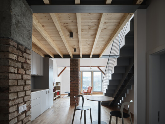 Harfa Rooftop Extension / matěj šebek architekti Harfa Rooftop Extension / matěj šebek architekti - Interior Photography, Kitchen, Wood, Brick, Beam, Chair