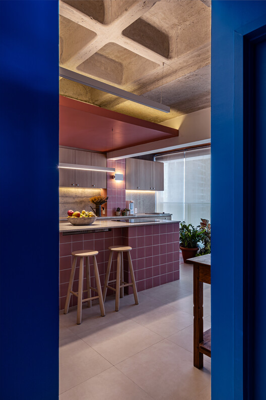 ABC Apartment / agência campo espacial ABC Apartment / agência campo espacial - Interior Photography, Kitchen, Wood, Lighting, Countertop, Chair