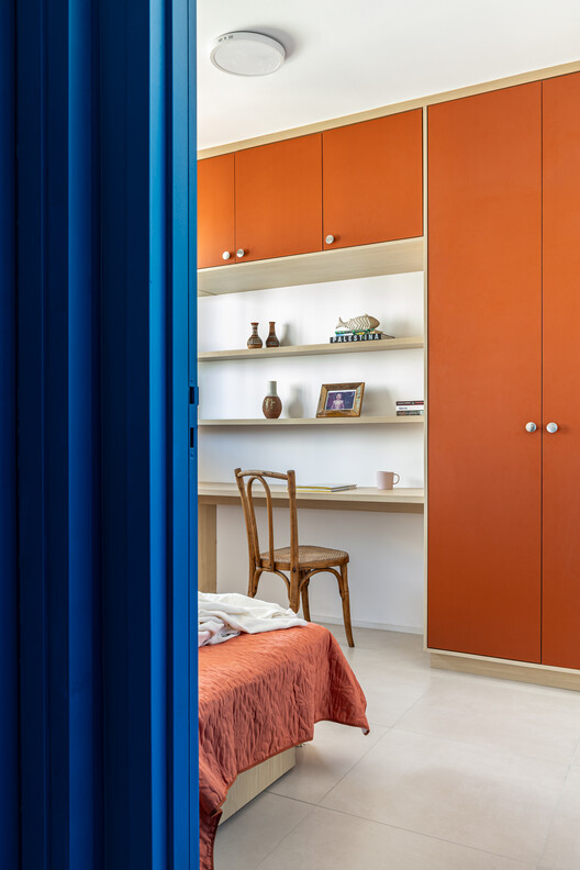 ABC Apartment / agência campo espacial ABC Apartment / agência campo espacial - Interior Photography, Wood, Lighting, Door, Shelving, Closet, Bedroom