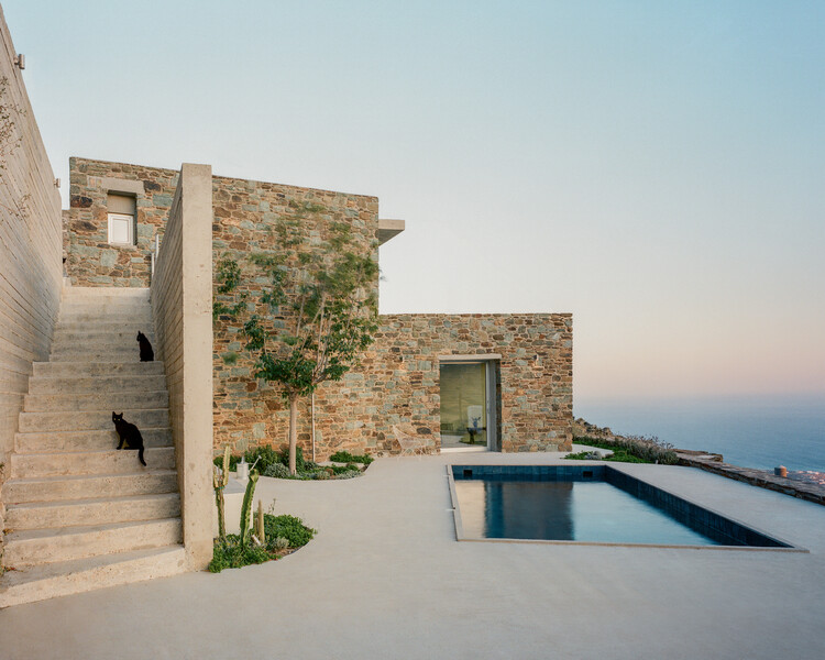 Casa en Tinos / Kelly Spanou - Imagen 3 de 33