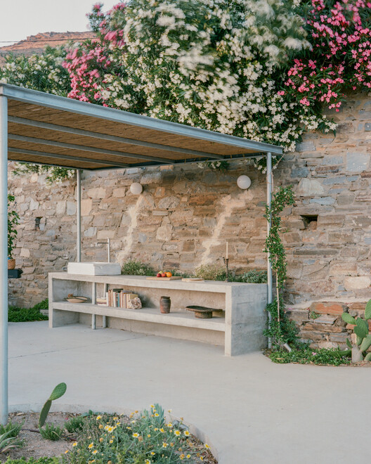 Casa en Tinos / Kelly Spanou - Fotografía exterior, Jardín, Patio, Patio interior
