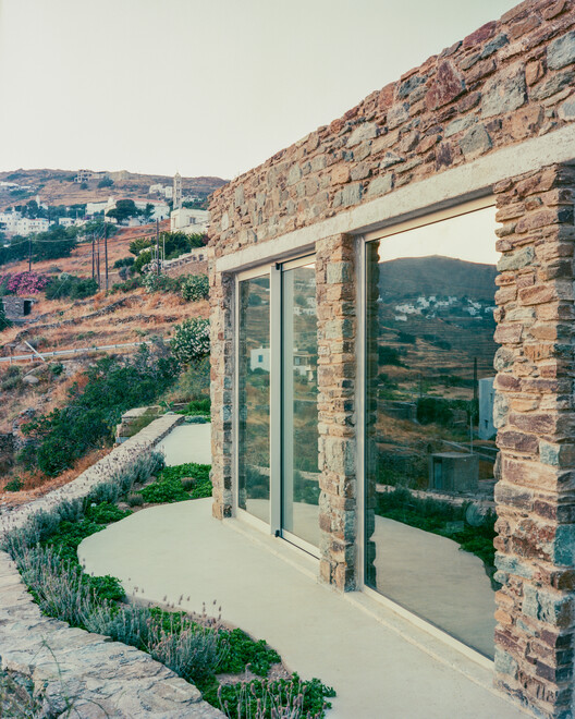Casa en Tinos / Kelly Spanou - Imagen 7 de 33