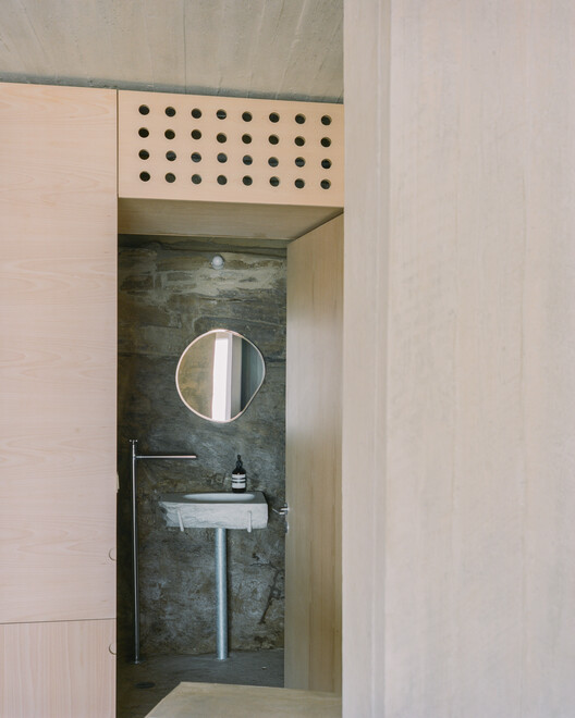 Casa en Tinos / Kelly Spanou - Fotografía interior, Madera, Iluminación, Tarjas