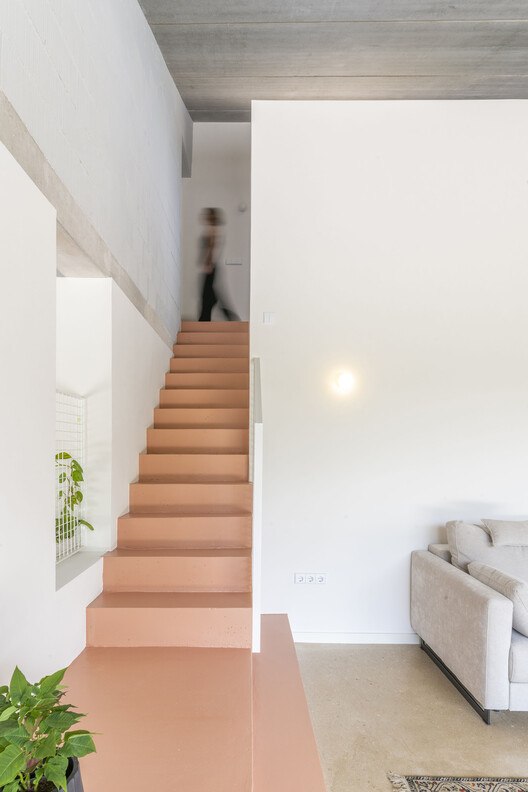 Arena Bruja House / Un Estudio Propio Arena Bruja House / Un Estudio Propio - Interior Photography, Stairs, Wood, Handrail