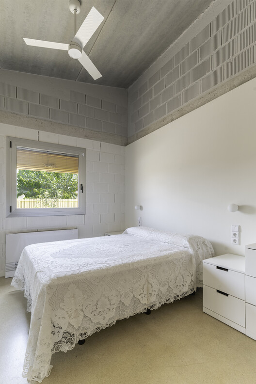 Arena Bruja House / Un Estudio Propio Arena Bruja House / Un Estudio Propio - Interior Photography, Bedroom, Lighting, Bed