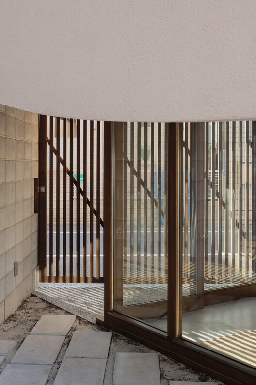 House Around the Corner in Kugahara / some ( ) + Tezzo Nishizawa Architects House Around the Corner in Kugahara / some ( ) + Tezzo Nishizawa Architects - Image 11 of 31