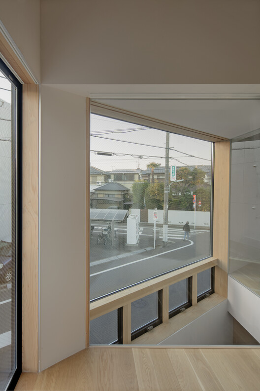 House Around the Corner in Kugahara / some ( ) + Tezzo Nishizawa Architects House Around the Corner in Kugahara / some ( ) + Tezzo Nishizawa Architects - Interior Photography, Bathroom, Wood, Glass