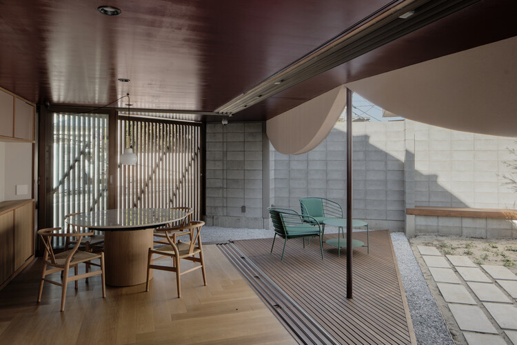 House Around the Corner in Kugahara / some ( ) + Tezzo Nishizawa Architects - Interior Photography, Houses, Deck, Chair