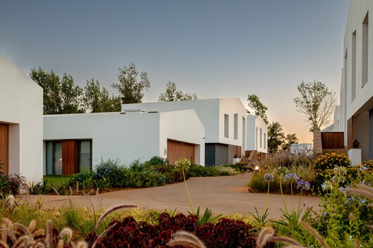 Centro Sociocultural de Kenitra / AGA STUDIO Centro Sociocultural de Kenitra / AGA STUDIO - Fotografía exterior, Jardín