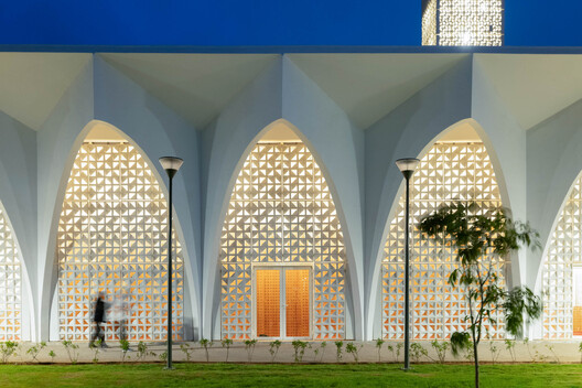 Plage des Nations Mosque / OUALALOU+CHOI Plage des Nations Mosque / OUALALOU+CHOI - Exterior Photography, Arcade