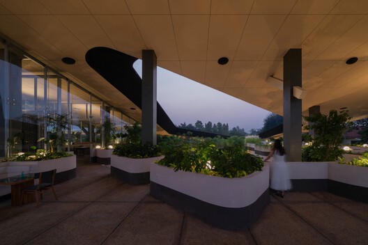 Mitte Oblique Garden / RAD+ar (Research Artistic Design + architecture) Mitte Oblique Garden / RAD+ar (Research Artistic Design + architecture) - Interior Photography, Column