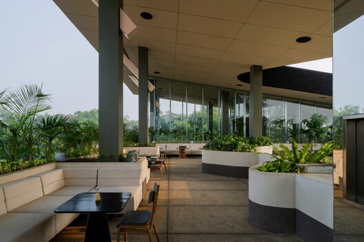 Mitte Oblique Garden / RAD+ar (Research Artistic Design + architecture) Mitte Oblique Garden / RAD+ar (Research Artistic Design + architecture) - Interior Photography, Chair, Column